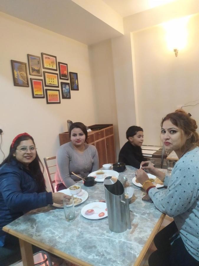 Hotel Cozy Haven Mandi Esterno foto