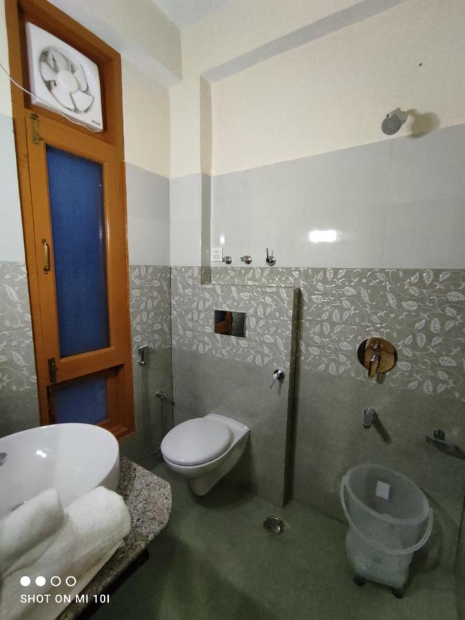 Hotel Cozy Haven Mandi Esterno foto