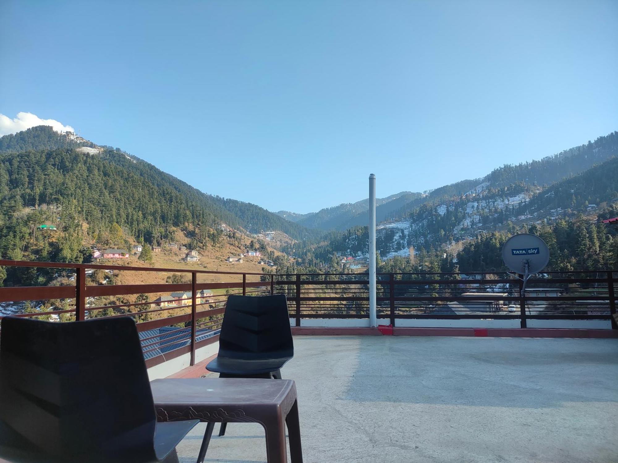 Hotel Cozy Haven Mandi Esterno foto